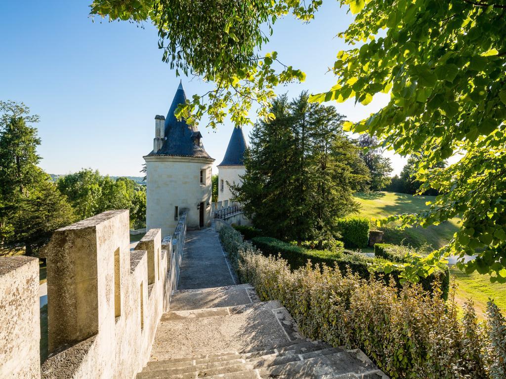 Chateau De Mirambeau - Relais & Chateaux Exterior foto
