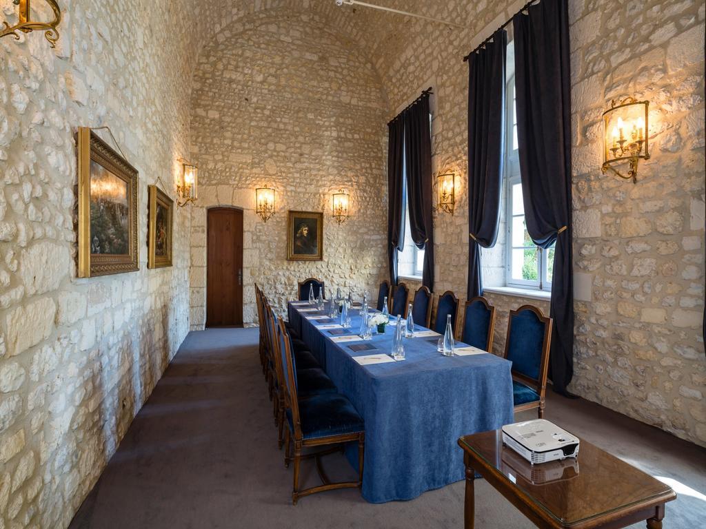 Chateau De Mirambeau - Relais & Chateaux Exterior foto