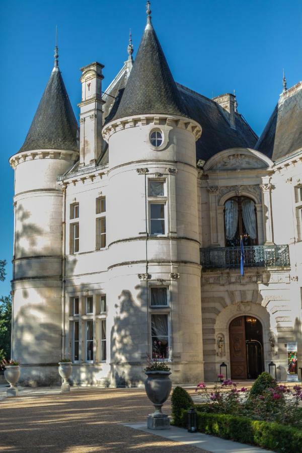 Chateau De Mirambeau - Relais & Chateaux Exterior foto